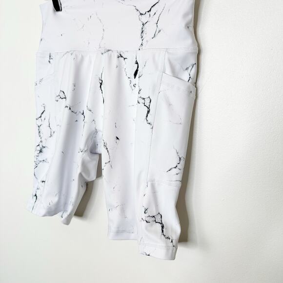Like New BuffBunny Marble Size M Seamless Pocket Biker 8” Inseam Shorts - Picture 2 of 7